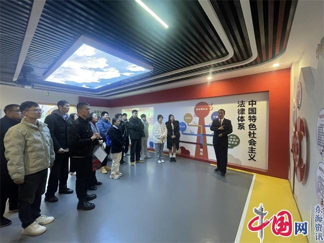点击图片翻到下一页>> 淮阴工学院电信学院师生与宪法的故事:知法于心 守法于行